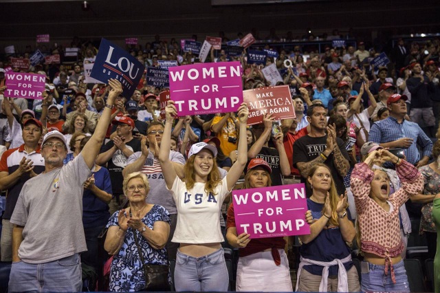 Những phụ nữ giữ “chìa khóa” cơ hội tái đắc cử của ông Trump - 2 Những phụ nữ giữ “chìa khóa” cơ hội tái đắc cử của ông Trump - 2