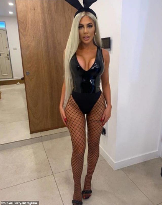 Trốn cách ly, người đẹp Chloe Ferry bị phạt 10.000 bảng Anh - 1 Trốn cách ly, người đẹp Chloe Ferry bị phạt 10.000 bảng Anh - 1