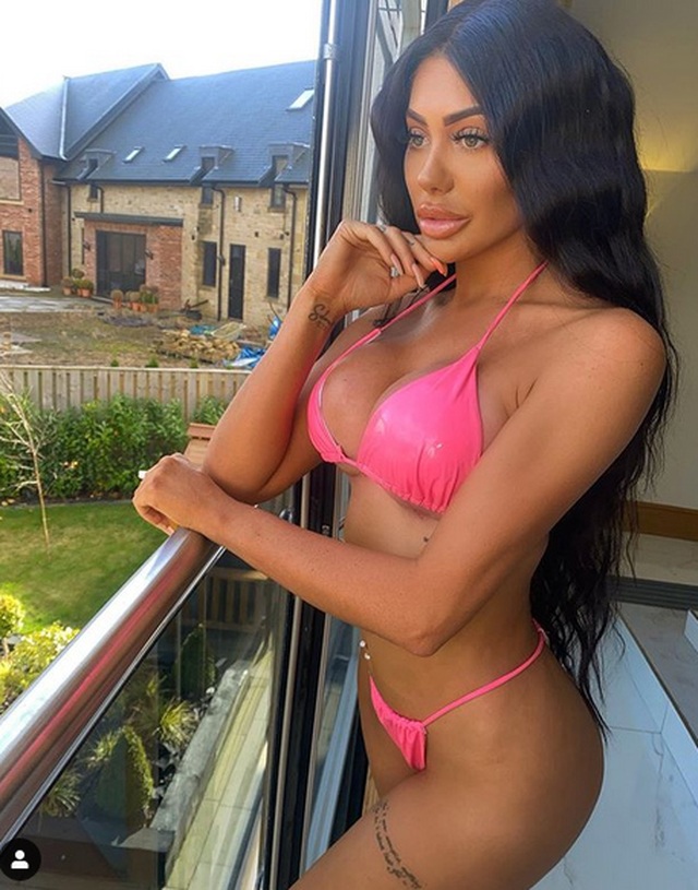 Trốn cách ly, người đẹp Chloe Ferry bị phạt 10.000 bảng Anh - 5 Trốn cách ly, người đẹp Chloe Ferry bị phạt 10.000 bảng Anh - 5