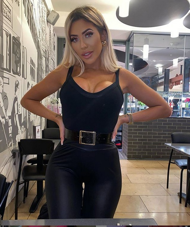 Trốn cách ly, người đẹp Chloe Ferry bị phạt 10.000 bảng Anh - 8 Trốn cách ly, người đẹp Chloe Ferry bị phạt 10.000 bảng Anh - 8