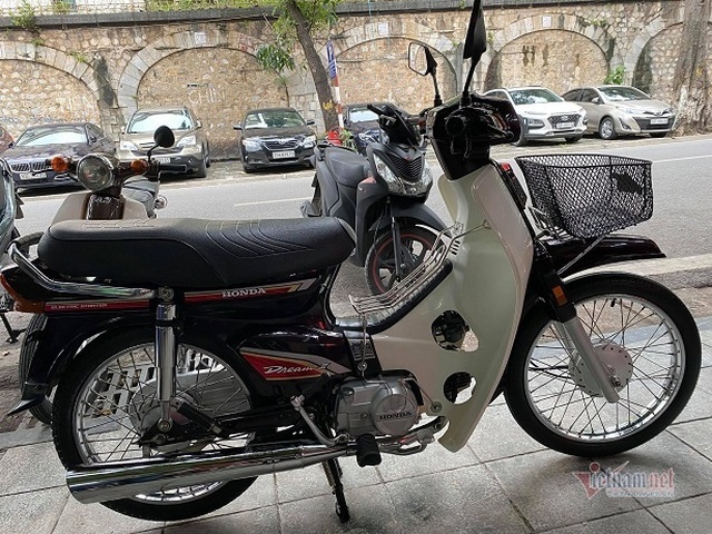 Honda Dream II chạy 1000 km hét giá 180 triệu đồng