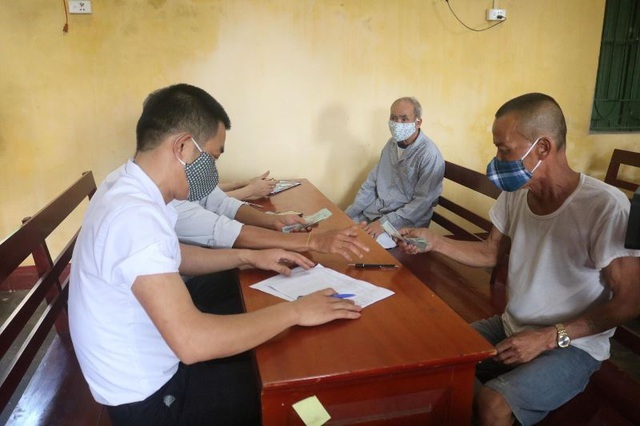 Hỗ trợ hơn 2.000 đoàn viên, người lao động bị ảnh hưởng do dịch Covid-19 - 2 Hỗ trợ hơn 2.000 đoàn viên, người lao động bị ảnh hưởng do dịch Covid-19 - 2
