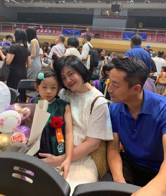Từ Hy Viên gầy gò sau nghi án hôn nhân rạn nứt, chồng ngoại tình - 5 Từ Hy Viên gầy gò sau nghi án hôn nhân rạn nứt, chồng ngoại tình - 5