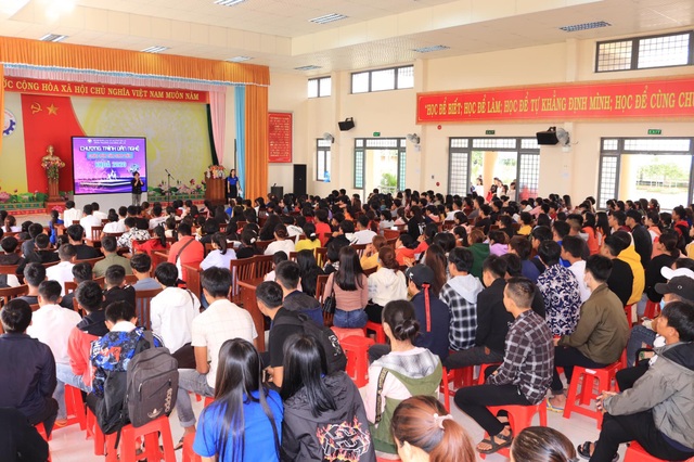 Gia Lai: “Đòn bẩy” giúp đẩy mạnh việc tuyển sinh ở vùng khó - 2 Gia Lai: “Đòn bẩy” giúp đẩy mạnh việc tuyển sinh ở vùng khó - 2