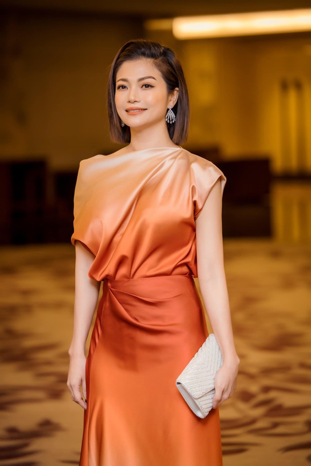 Kiều Anh: “Tôi được cầu hôn đúng ngày đóng vợ của Mạnh Trường” - 4 Kiều Anh: “Tôi được cầu hôn đúng ngày đóng vợ của Mạnh Trường” - 4