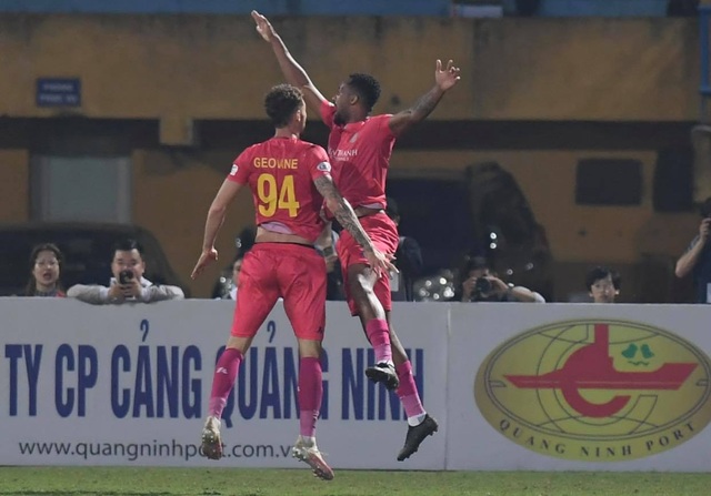 Hà Nội FC 4-2 Sài Gòn FC: Mưa bàn thắng ở Hàng Đẫy - 16 Hà Nội FC 4-2 Sài Gòn FC: Mưa bàn thắng ở Hàng Đẫy - 16