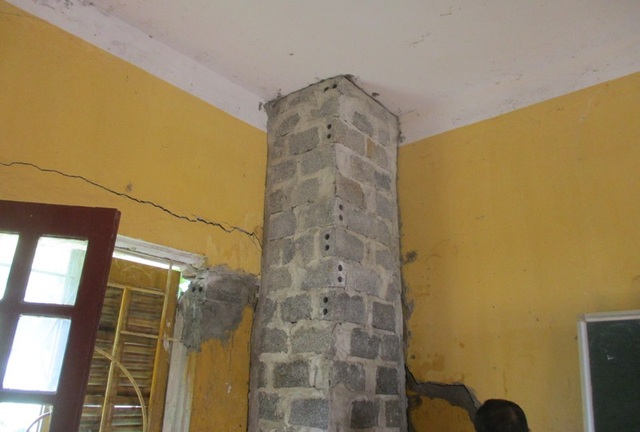 Trường xuống cấp nghiêm trọng, hơn 160 học sinh phải di dời - 5 Trường xuống cấp nghiêm trọng, hơn 160 học sinh phải di dời - 5