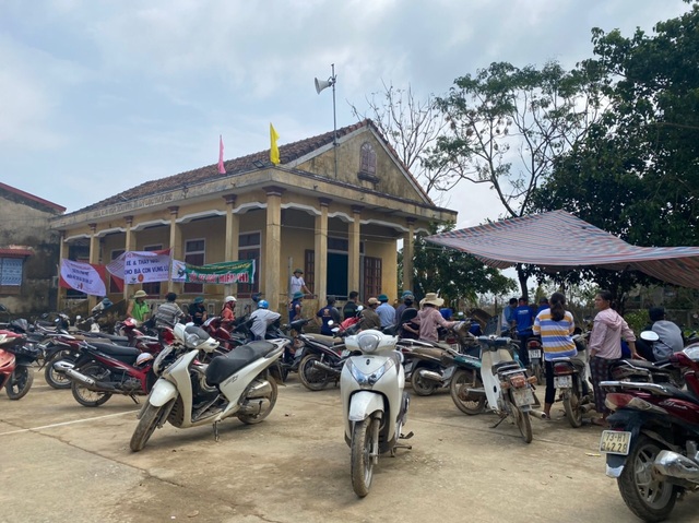 Hàng chục tình nguyện viên về vùng lũ, “hồi sinh” xe máy cho người dân - 2 Hàng chục tình nguyện viên về vùng lũ, “hồi sinh” xe máy cho người dân - 2