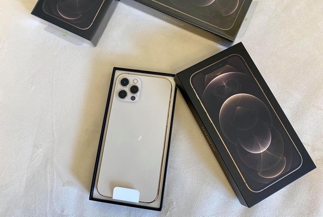 iPhone 12 xách tay giảm mạnh sau 1 tuần về Việt Nam, mã VN/A lên ngôi - 2 iPhone 12 xách tay giảm mạnh sau 1 tuần về Việt Nam, mã VN/A lên ngôi - 2
