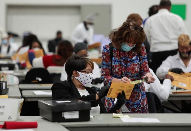 Attempts to Count Votes Overnight in U.S. Elections - 15