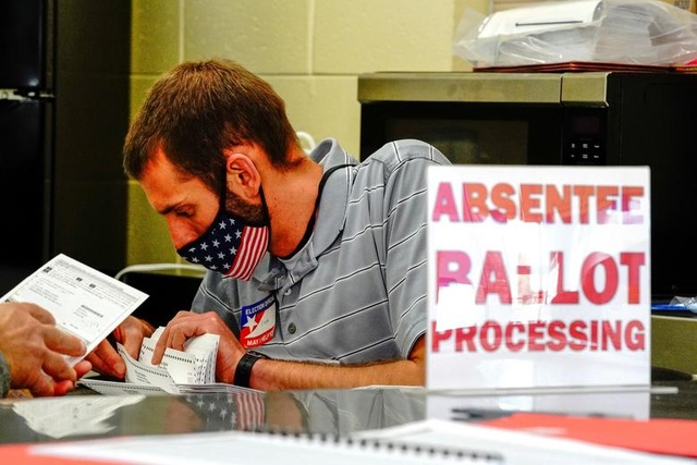 Attempts to Count Votes Overnight in US Elections - 5