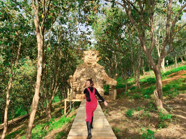 Tourists enjoy checking-in with a giant monster wooden statue in Da Lat - 2