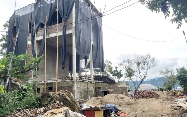 Tạm dừng mọi hoạt động công trình trái phép “mọc” ở Pù Luông - 2 Tạm dừng mọi hoạt động công trình trái phép “mọc” ở Pù Luông - 2