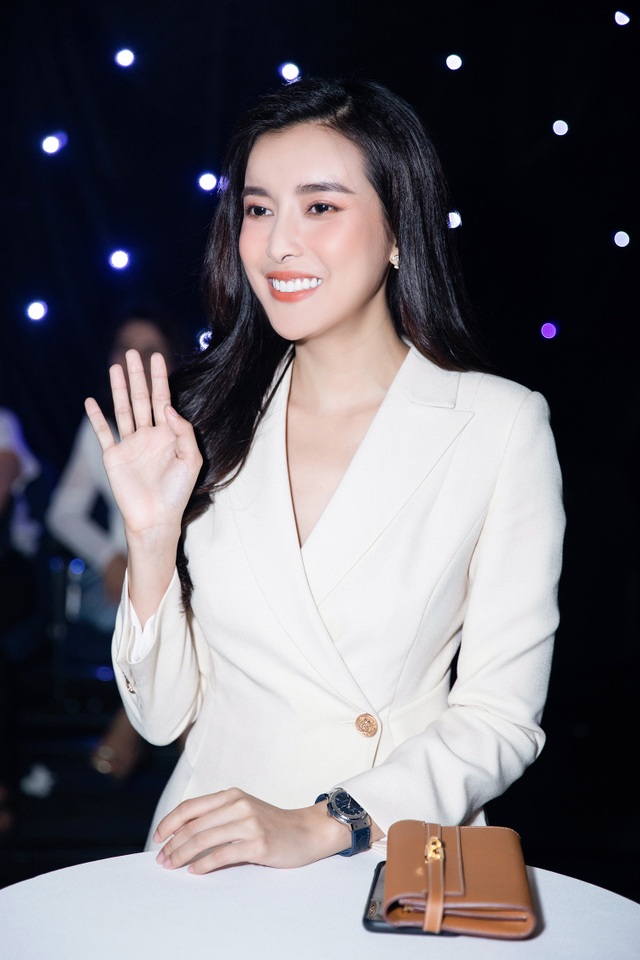 Sau những ngày nằm viện, Cao Thái Hà trở lại với thần sắc rạng rỡ - 2 Sau những ngày nằm viện, Cao Thái Hà trở lại với thần sắc rạng rỡ - 2