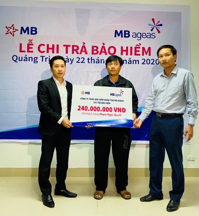 MB Ageas Life chung tay ủng hộ đồng bào lũ lụt - 2 MB Ageas Life chung tay ủng hộ đồng bào lũ lụt - 2