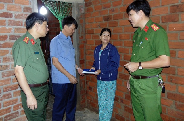 Thẩm mỹ viện Ngọc Dung ủng hộ 2,7 tỷ đồng cho 8 tỉnh miền Trung - 1 Thẩm mỹ viện Ngọc Dung ủng hộ 2,7 tỷ đồng cho 8 tỉnh miền Trung - 1