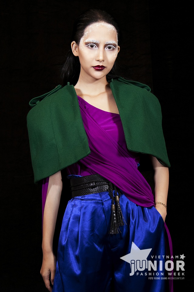 Người mẫu trẻ Thu Hà cuốn hút trên sàn catwalk - 5 Người mẫu trẻ Thu Hà cuốn hút trên sàn catwalk - 5