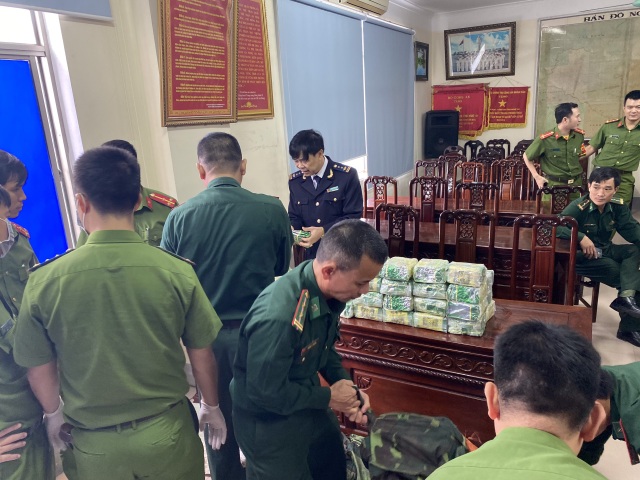 Cận cảnh vụ bắt hơn 1 tạ ma túy trong rừng sâu - 6 Cận cảnh vụ bắt hơn 1 tạ ma túy trong rừng sâu - 6