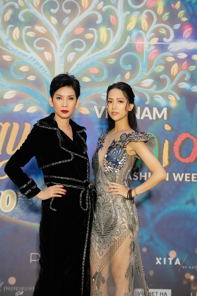 Người mẫu trẻ Thu Hà cuốn hút trên sàn catwalk - 1 Người mẫu trẻ Thu Hà cuốn hút trên sàn catwalk - 1