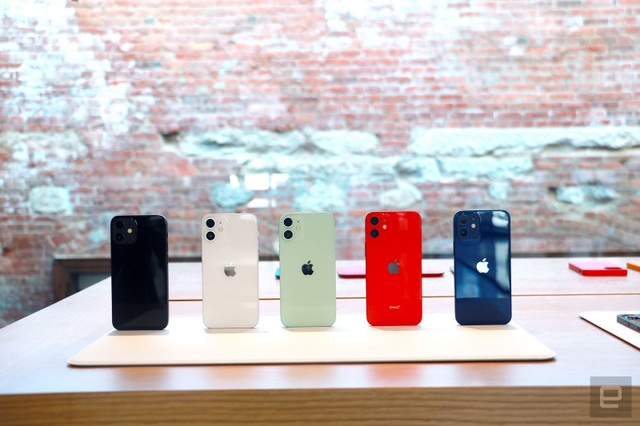 Cận cảnh bộ đôi iPhone 12 mini và 12 Pro Max - Khác biệt lớn về kích cỡ - 7 Cận cảnh bộ đôi iPhone 12 mini và 12 Pro Max - Khác biệt lớn về kích cỡ - 7