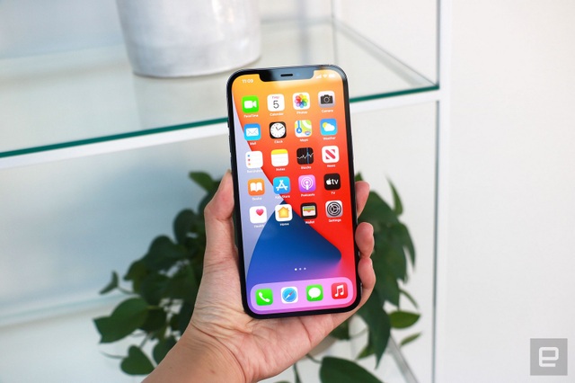 Cận cảnh bộ đôi iPhone 12 mini và 12 Pro Max - Khác biệt lớn về kích cỡ - 9 Cận cảnh bộ đôi iPhone 12 mini và 12 Pro Max - Khác biệt lớn về kích cỡ - 9