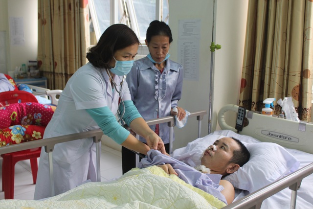 Khốn cùng cảnh vợ chăm chồng chấn thương sọ não không có nổi bát cơm ăn - 5 Khốn cùng cảnh vợ chăm chồng chấn thương sọ não không có nổi bát cơm ăn - 5