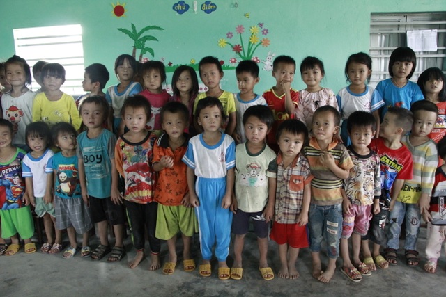 Hàng trăm học sinh học tạm hội trường thôn: Sẽ xây dựng nhà vệ sinh trước - 6 Hàng trăm học sinh học tạm hội trường thôn: Sẽ xây dựng nhà vệ sinh trước - 6