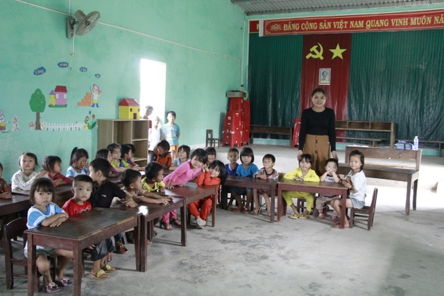 Hàng trăm học sinh học tạm hội trường thôn: Sẽ xây dựng nhà vệ sinh trước - 3 Hàng trăm học sinh học tạm hội trường thôn: Sẽ xây dựng nhà vệ sinh trước - 3