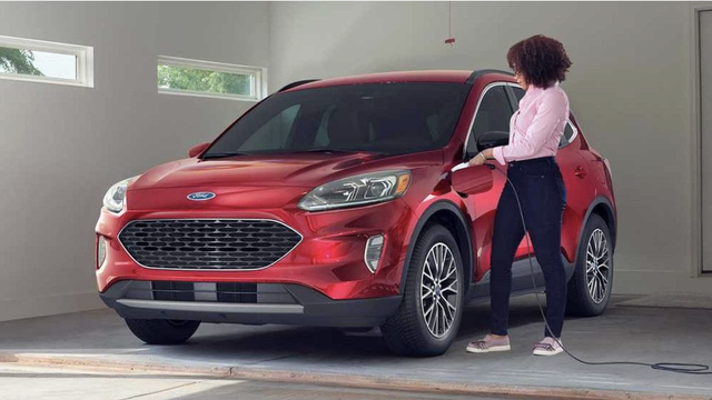 Hoãn sản xuất xe Ford Escape PHEV để khắc phục lỗi pin - 1 Hoãn sản xuất xe Ford Escape PHEV để khắc phục lỗi pin - 1