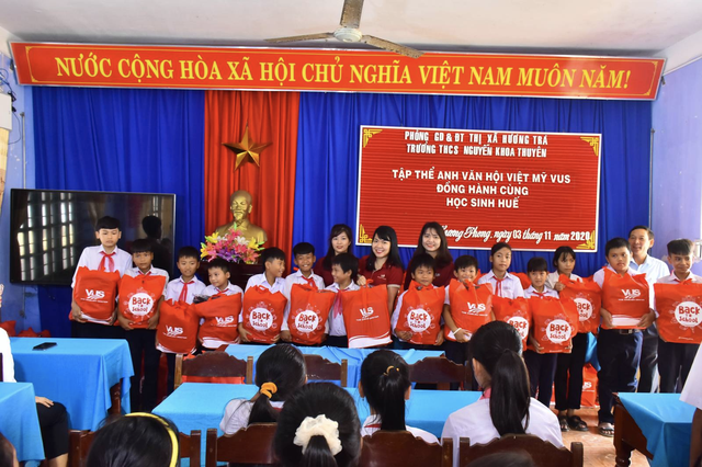 Miền Trung chung một nhịp đập: VUS góp nắng về với trẻ em miền Trung - 5 Miền Trung chung một nhịp đập: VUS góp nắng về với trẻ em miền Trung - 5