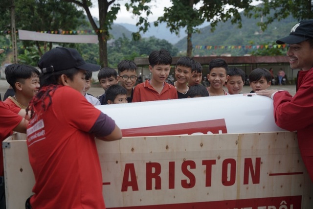 Ariston mang sự thoải mái tới hơn 1000 học sinh huyện Hoàng Su Phì - 1 Ariston mang sự thoải mái tới hơn 1000 học sinh huyện Hoàng Su Phì - 1