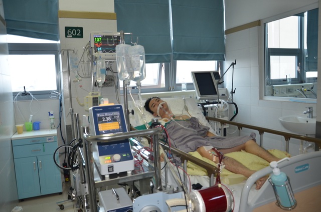 Xót xa cảnh cha nghèo cầu xin bạn đọc cứu con trai đã 3 lần ngừng tim - 2 Xót xa cảnh cha nghèo cầu xin bạn đọc cứu con trai đã 3 lần ngừng tim - 2
