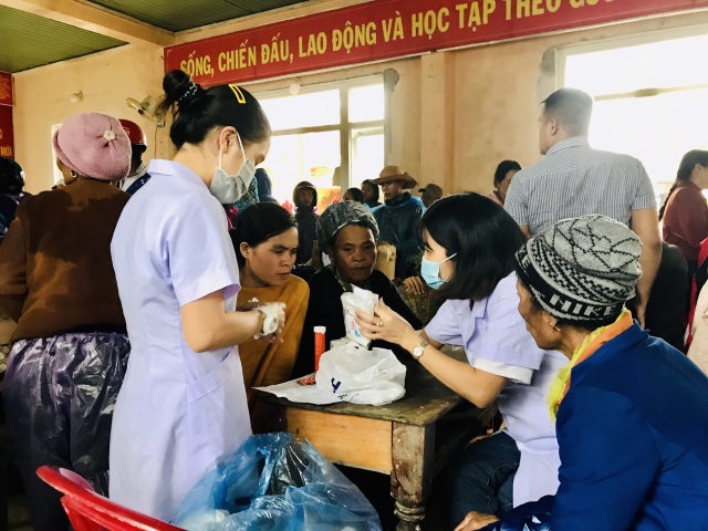 Gần 300 đoàn viên, thanh niên hỗ trợ xã miền núi “vực dậy” sau lũ - 7 Gần 300 đoàn viên, thanh niên hỗ trợ xã miền núi “vực dậy” sau lũ - 7