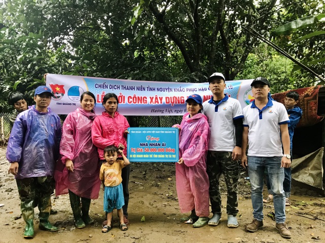 Gần 300 đoàn viên, thanh niên hỗ trợ xã miền núi “vực dậy” sau lũ - 3 Gần 300 đoàn viên, thanh niên hỗ trợ xã miền núi “vực dậy” sau lũ - 3
