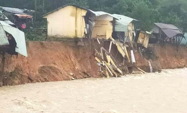 Lũ lớn cuốn trôi 14 nhà dân ở Trà Leng - 3 Lũ lớn cuốn trôi 14 nhà dân ở Trà Leng - 3