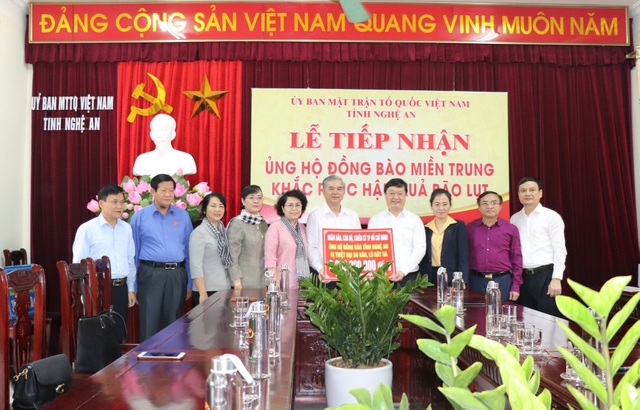 TPHCM ủng hộ đồng bào các tỉnh miền Trung hơn 50 tỷ đồng - 1 TPHCM ủng hộ đồng bào các tỉnh miền Trung hơn 50 tỷ đồng - 1