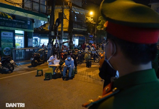 Hà Nội xử phạt nghiêm người không đeo khẩu trang vào phố đi bộ - 8 Hà Nội xử phạt nghiêm người không đeo khẩu trang vào phố đi bộ - 8