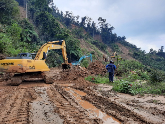 Attempts to clear the road to the isolated area of ​​Phuoc Son - 2