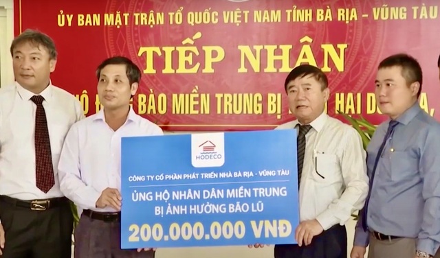 Bà Rịa - Vũng Tàu vận động 38 tỷ đồng ủng hộ đồng bào miền Trung - 1 Bà Rịa - Vũng Tàu vận động 38 tỷ đồng ủng hộ đồng bào miền Trung - 1