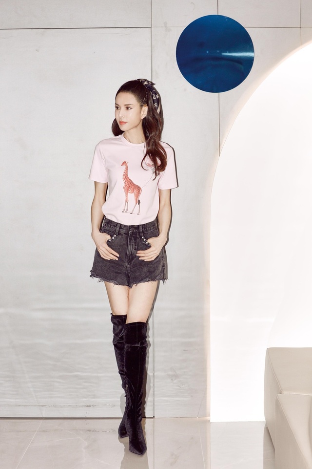 Ngưỡng mộ vòng eo 56 cm của “Tiểu Long Nữ” Lý Nhược Đồng - 7 Ngưỡng mộ vòng eo 56 cm của “Tiểu Long Nữ” Lý Nhược Đồng - 7