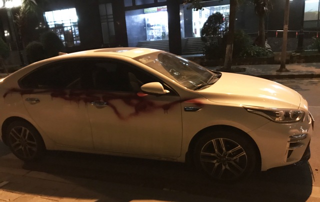 Hà Nội: Hàng loạt ô tô bị xịt sơn khi đỗ trong khu đô thị Dương Nội - 2 Hà Nội: Hàng loạt ô tô bị xịt sơn khi đỗ trong khu đô thị Dương Nội - 2