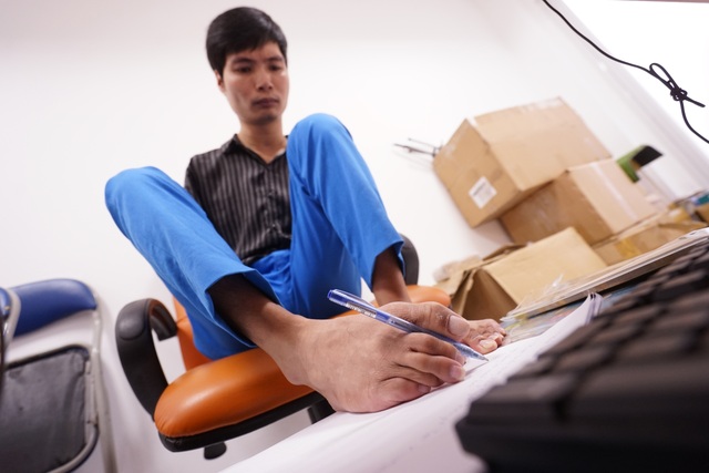 Thầy hiệu phó từng chăn trâu thuê nghẹn khóc khi nhắc đến ân nhân - 2 Thầy hiệu phó từng chăn trâu thuê nghẹn khóc khi nhắc đến ân nhân - 2