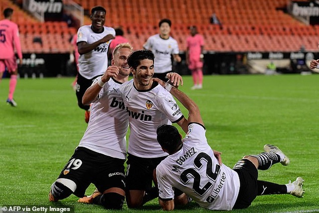 Valencia 4-1 Real Madrid: Cú hattrick phạt đền của Soler - 5 Valencia 4-1 Real Madrid: Cú hattrick phạt đền của Soler - 5