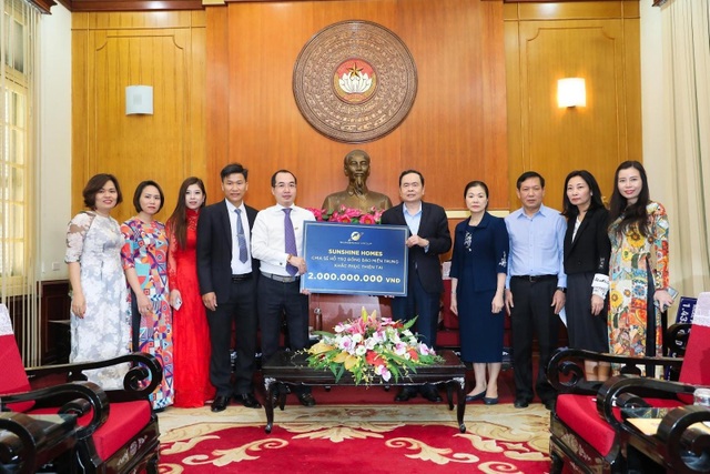 Đấu giá từ thiện qua Sunshine App - Sunshine Group ủng hộ 30 tỷ Vì miền Trung thân yêu - 1 Đấu giá từ thiện qua Sunshine App - Sunshine Group ủng hộ 30 tỷ Vì miền Trung thân yêu - 1