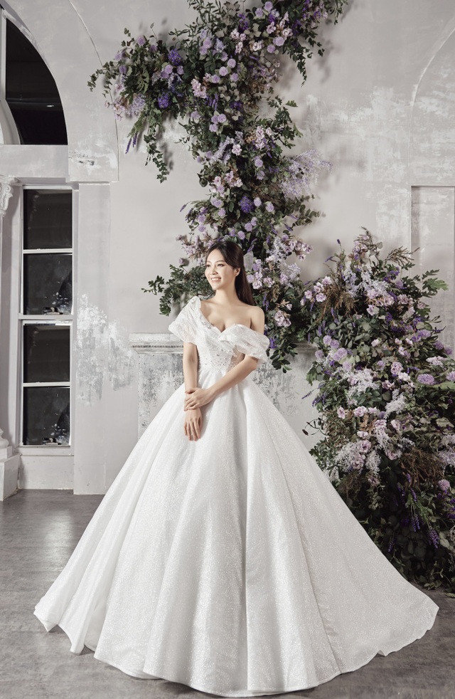 Á hậu Thuỵ Vân hứa chọn váy cưới cho bạn gái NSND Công Lý ngày lên xe hoa - 9 Á hậu Thuỵ Vân hứa chọn váy cưới cho bạn gái NSND Công Lý ngày lên xe hoa - 9