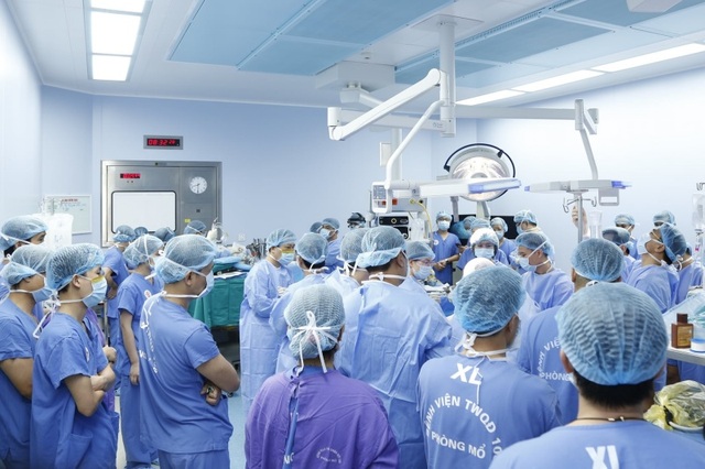 Chàng trai được hồi sinh nhờ 2 cánh tay hiến tặng của người cho chết não - 1 Chàng trai được hồi sinh nhờ 2 cánh tay hiến tặng của người cho chết não - 1
