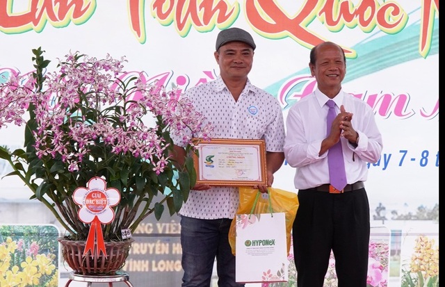 Hàng ngàn chậu lan khoe sắc tại hội thi hoa lan toàn quốc năm 2020 - 4 Hàng ngàn chậu lan khoe sắc tại hội thi hoa lan toàn quốc năm 2020 - 4