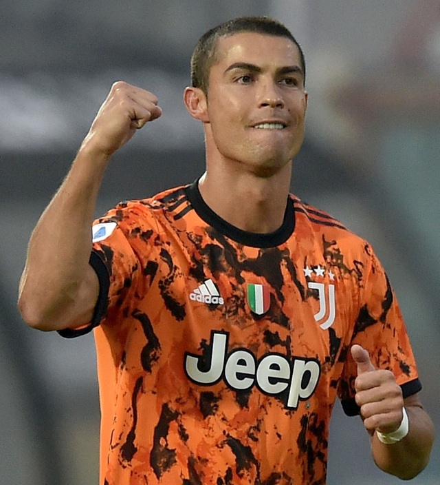 Hé lộ bất ngờ về tính cách khiêm tốn, lịch sự của C.Ronaldo - 2 Hé lộ bất ngờ về tính cách khiêm tốn, lịch sự của C.Ronaldo - 2