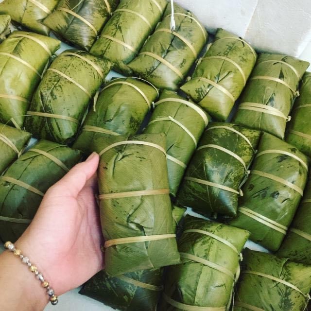 Hà Nội: Lo béo nhưng chị em vẫn mê mệt bánh chưng gù, dân buôn hốt bạc - 1 Hà Nội: Lo béo nhưng chị em vẫn mê mệt bánh chưng gù, dân buôn hốt bạc - 1