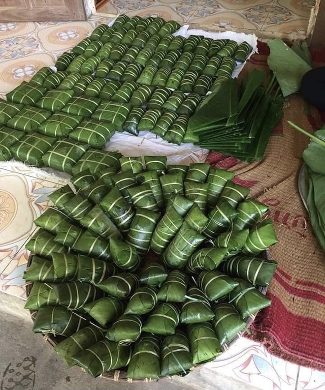 Hà Nội: Lo béo nhưng chị em vẫn mê mệt bánh chưng gù, dân buôn hốt bạc - 3 Hà Nội: Lo béo nhưng chị em vẫn mê mệt bánh chưng gù, dân buôn hốt bạc - 3
